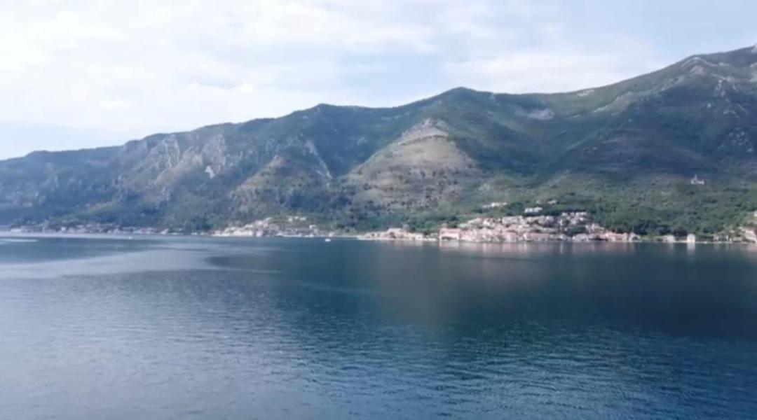 Lovely Apartment Jovan 3,With A View Of The Bay And Free Wi-Fi Kotor Extérieur photo